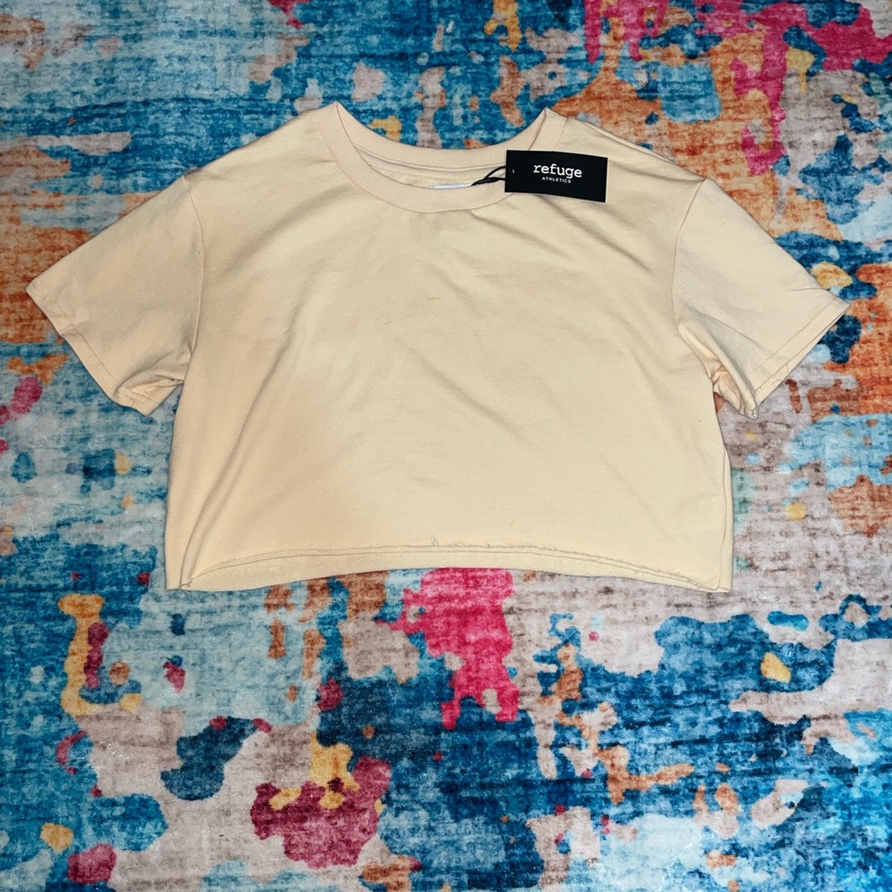 refuge Cream Cropped Short Sleeve Tee
